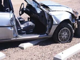 COCHE ABANDONADO